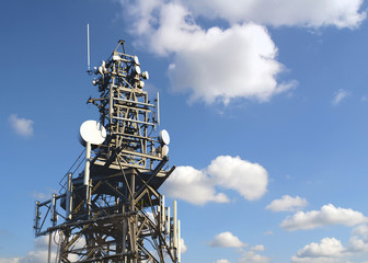 Communications tower