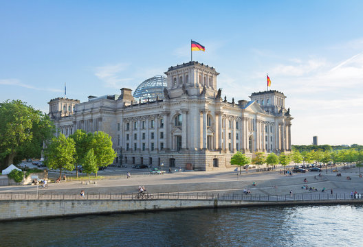 Fototapeta Reichstag building, view from Spree river in Berlin, Germany