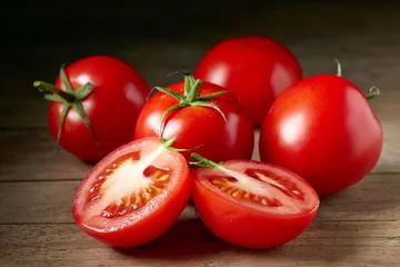 Afwasbaar Fotobehang Eetkamer verse rode tomaten