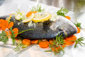 Dorade with lemon slices