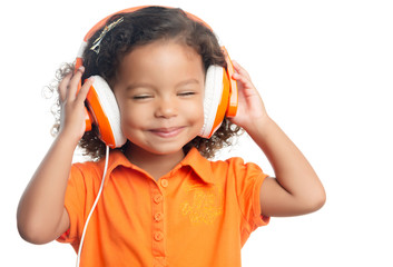 Lttle girl with an afro hairstyle listening music on headphones