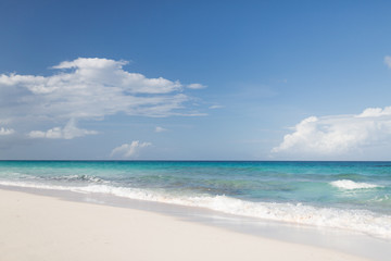 Obraz premium blue sea or ocean, white sand and sky with clouds