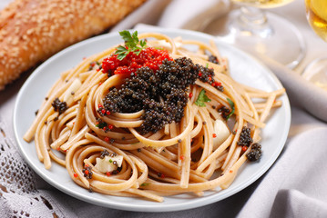 pasta linguine con uova di lompo