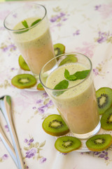 Vitamin drink- kiwi banana smoothie