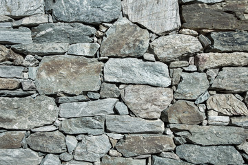 Stone masonry wall