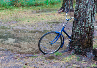 Fototapeta na wymiar Bicycle under the rain