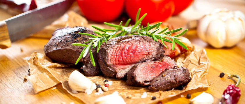 Saftiges steak fleisch auf dem Tisch
