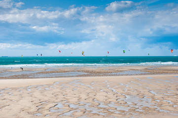 Kite and windsurfing © Pixavril