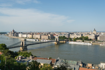 Obraz premium Chain bridge and the Hungarian Paliament
