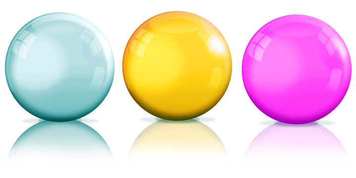 3 bunte Kugeln hochglanz freigestellt