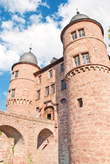 Fototapeta premium Das mächtige Burgtor der Burg Wertheim am Main