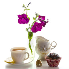 Muffin and tea