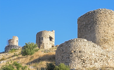 Fototapeta na wymiar Ruins of ancient fortress wall