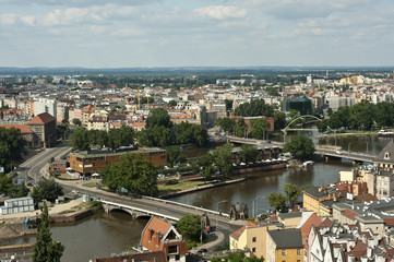 Miasto nad rzeką z mostami © Grzegorz Polak