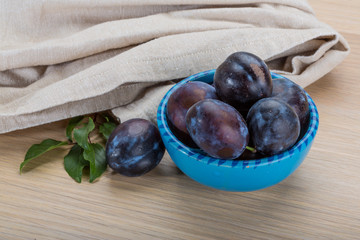 Obraz premium Ripe fresh plum