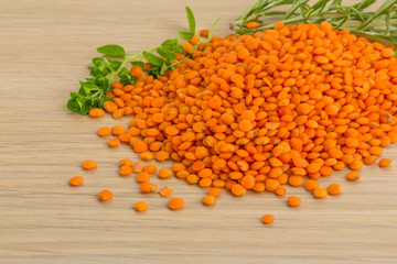 Raw red lentils
