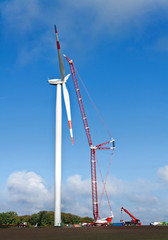 Windenergieanlage im Aufbau