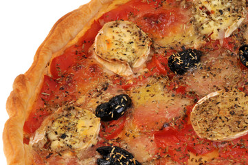 Pizza maison au chèvre et olives noires