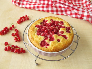 Frisch gebackener Johannisbeerkuchen