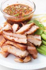 Charcoal-boiled pork neck and spicy sauce.