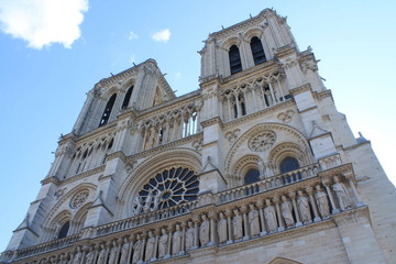 Fototapeta na wymiar Cathédrale Notre Dame à Paris, France