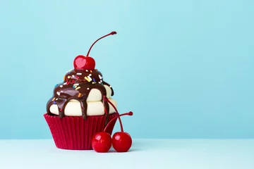 Rolgordijnen Ice cream sundae cupcake © Ruth Black