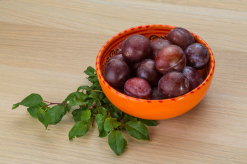 Plums in the bowl