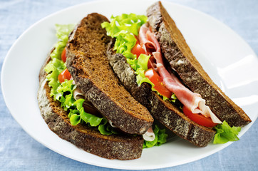 sandwich with rye bread and prosciutto