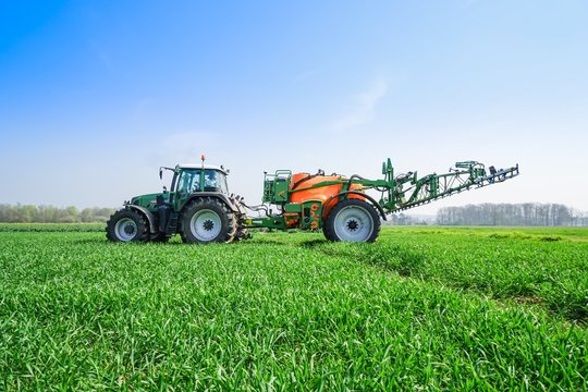 Pflanzenschutz, Schlepper mit Anhängespritze