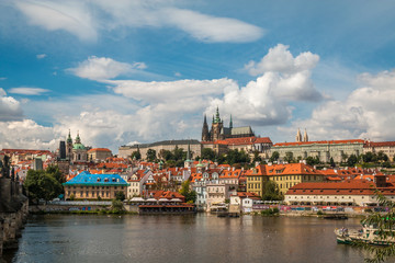 Fototapeta na wymiar Prague castle and Charles bridge