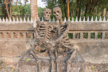 Skeleton statue people with Love