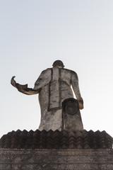 Obraz premium Buddha statue 're walking backwards