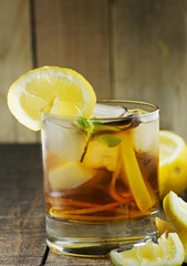 Ice tea with lemon