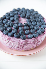 Eistorte mit Heidelbeeren