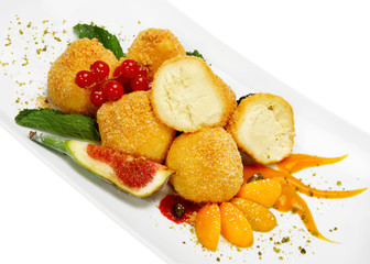 wiener topfenknödel incl. clipping path