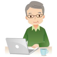 パソコンを使う男性　高齢者