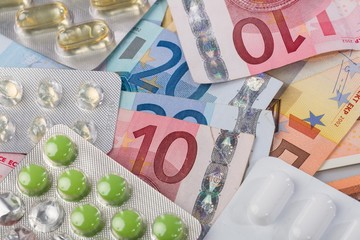 Tabletten und Geld