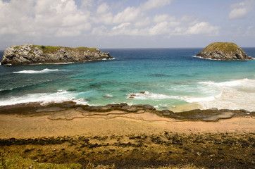 Praia na ilha de Fernando de Noronha Brasil