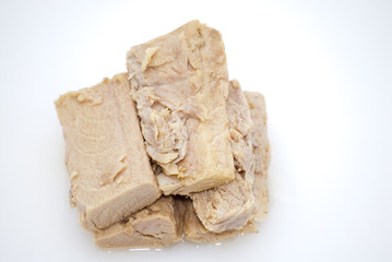 Group of pieces of tuna in olive oil