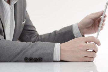 Obraz premium Businessman analyzing investment charts with laptop. Accounting