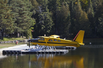 Float planes on the lake
