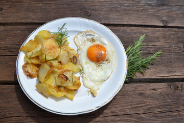 Bratkartoffeln mit Ei