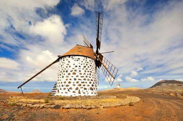 Fuerteventura, Wyspy Kanaryjskie, architektura, wiatrak © janmiko