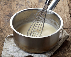 making vanilla sauce