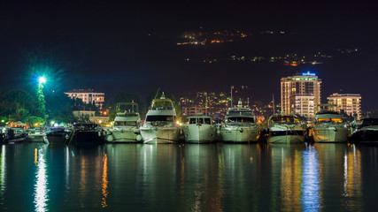 Fototapeta premium Yacht on the sea pier at night