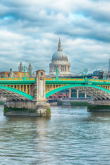 Fototapeta premium green bridge