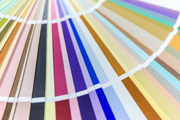 Farbf&auml;cher mit wei&szlig;em Hintergrund