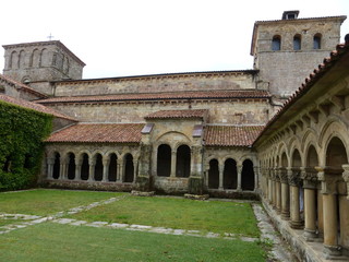 Fototapeta premium CLAUSTRO COLEGIATA DE SANTILLANA