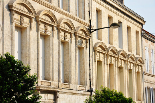 Angulema, Francia, arquitectura urbana, casas con estilo