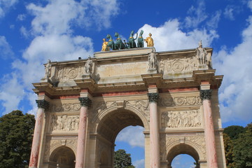 Fototapeta na wymiar Arc de triomphe du Carrousel à paris